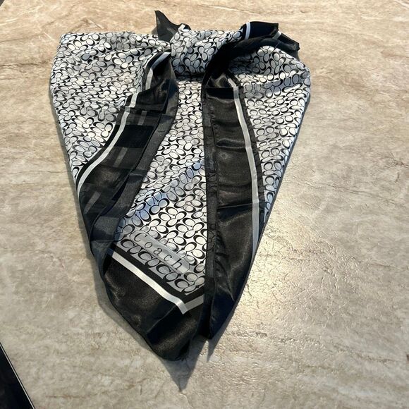 COACH Black & White Scarf - Picture 1 of 5